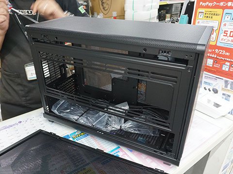 Lian LiのコンパクトmicroATXケース「A3-mATX」に木製フロントパネルの