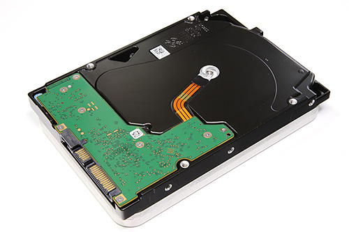 過去最大“14TB HDD”は段違いの性能、一般的なHDDと何が違うのか比較し