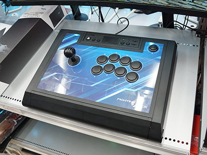 HORIのPS5対応アケコン「ファイティングスティック α」、ソフマップで