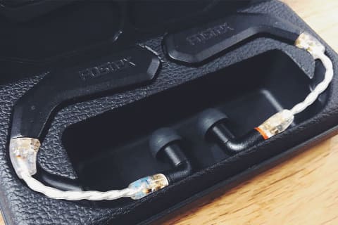 レビュー】完全ワイヤレスでも好きなイヤフォンを使いたい! “本領発揮