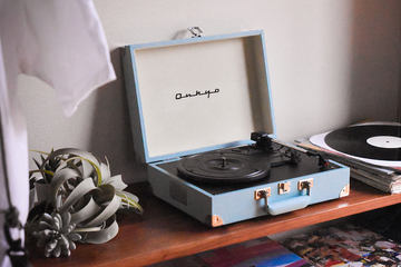 オンキヨー、「劇場版ヴァイオレット・エヴァーガーデン」コラボターン