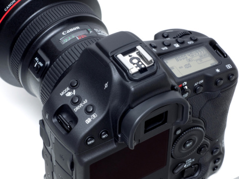 新製品レビュー：キヤノンEOS-1D X Mark II（外観・機能編