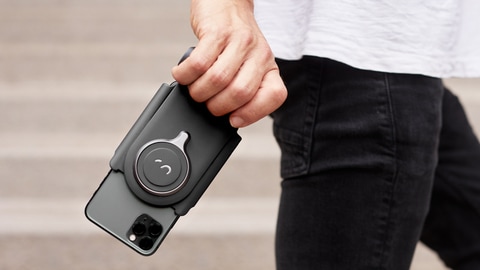 スマホを充電できるカメラグリップ、クラウドファンディングで国内正規