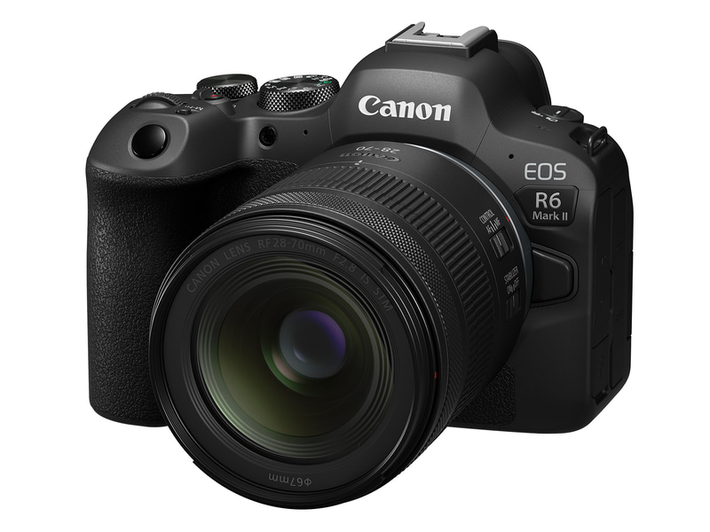 全域F2.8なのに小型軽量、キヤノンの新スタンダード標準ズームレンズ