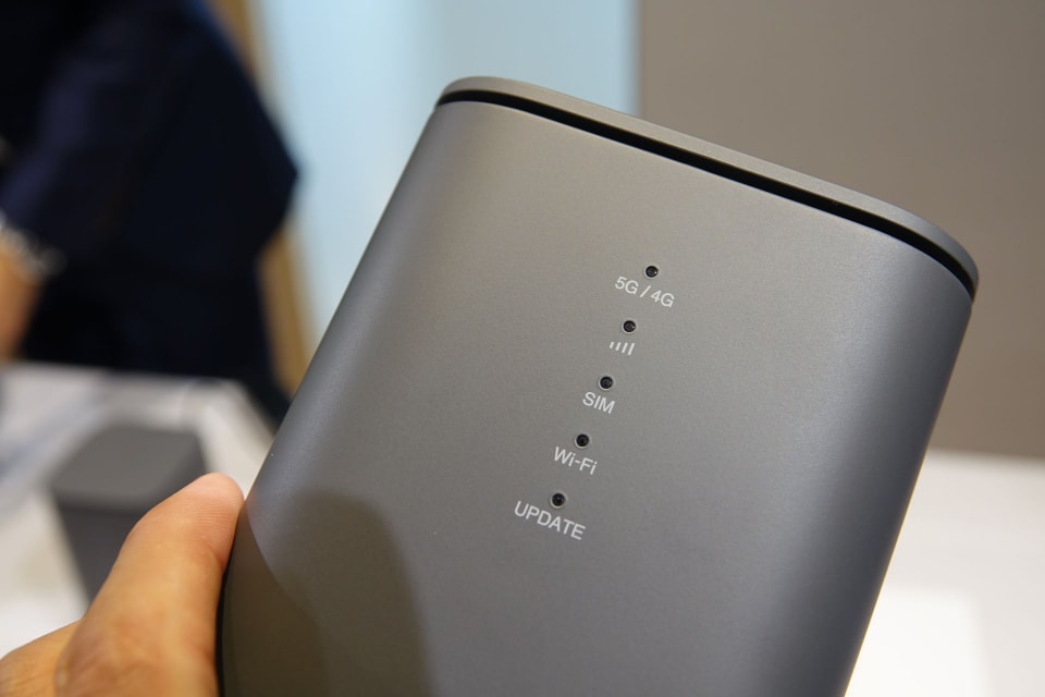ドコモ、「home 5G」専用の新ルーター「HR02」 - ケータイ Watch