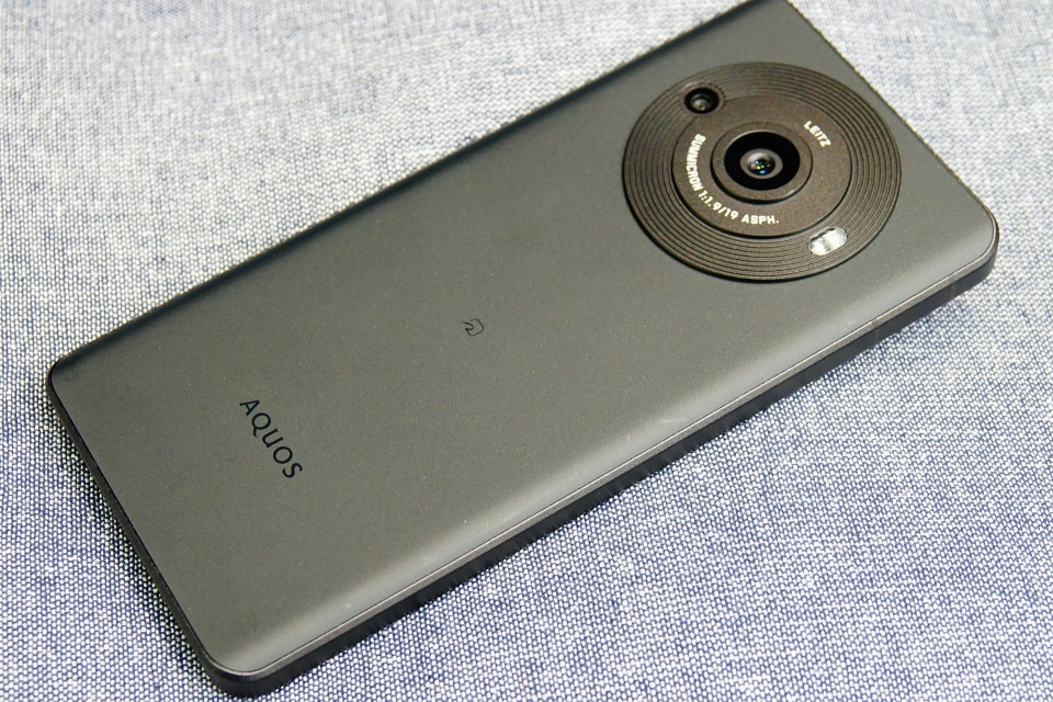 1インチセンサーカメラの「AQUOS R8 pro」が本日20日発売 - ケータイ Watch