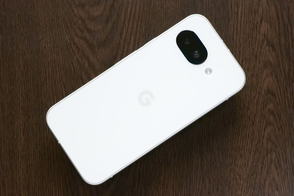 グーグル「Pixel 9a」のカメラ性能を実写レビュー！ デザイン一新