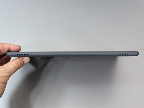 山口真弘の電子書籍タッチアンドトライ】ワイヤレス充電対応&軽量化の