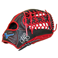 直筆サイン入り「荒波選手モデルグローブ｣｢梶谷選手モデルグローブ