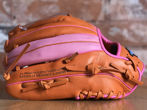 2017年グローブ付チケット第2弾は石田選手＆倉本選手モデル！ ｜ 横浜