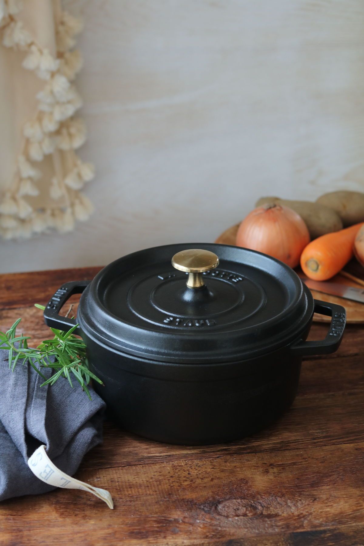 staub（ストウブ）が叶えるシックでおしゃれなキッチン | レシピサイト