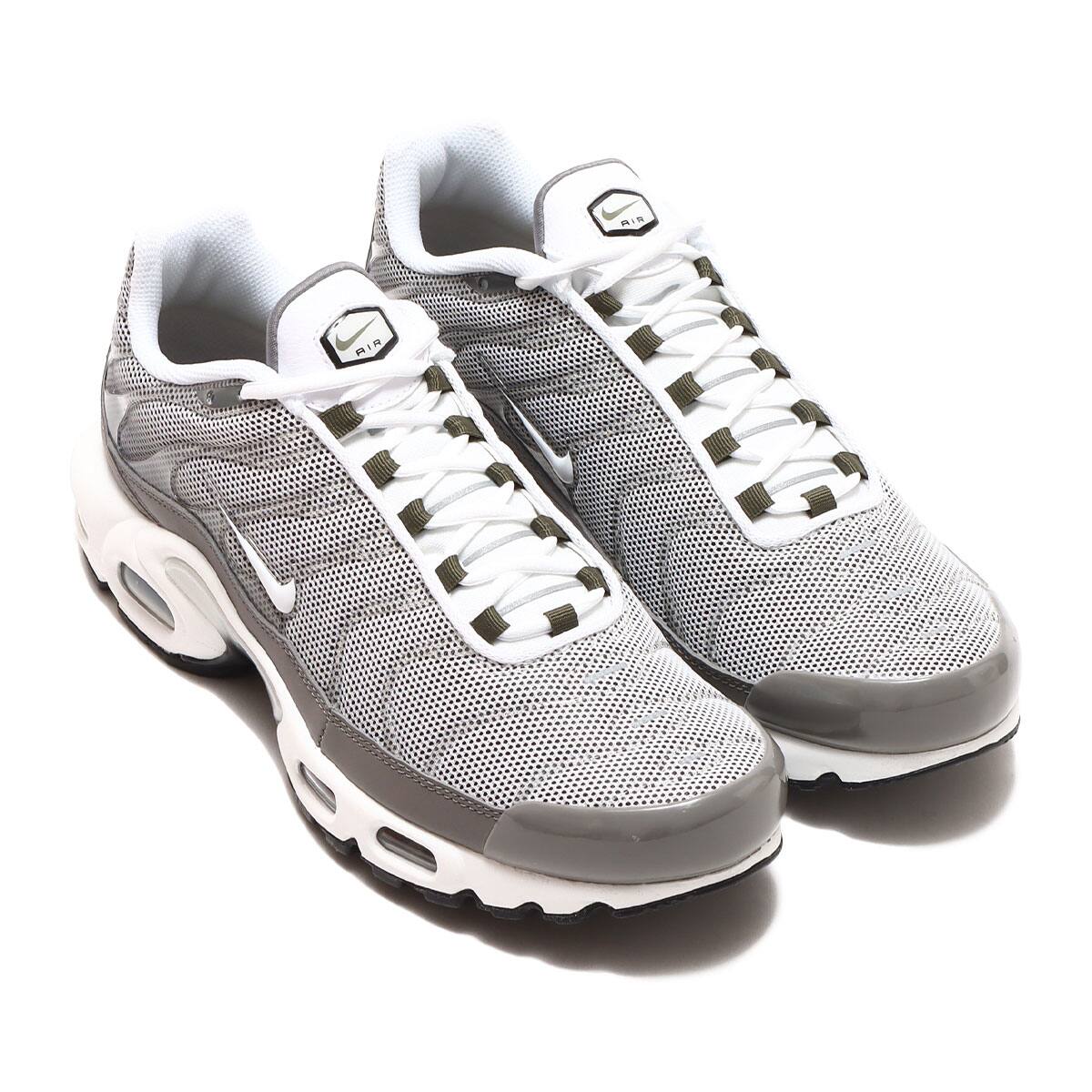 NIKE AIR MAX PLUS SE FLAT PEWTER/WHITE-PHOTON DUST-BLACK（ナイキ