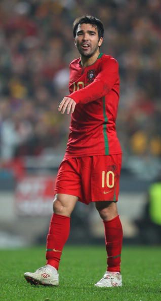 Former Barcelona midfielder Deco admits there was pressure to play