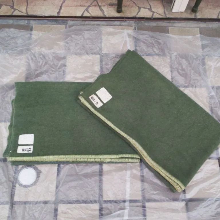 陸上自衛隊実物】毛布1種(2枚セット) - メルカリ