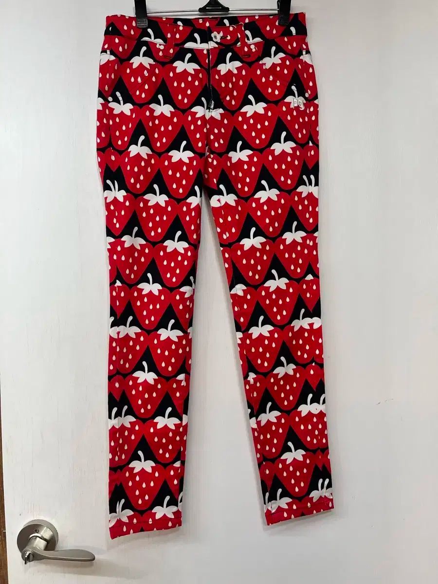 新品未使用】PEARLY GATES イチゴ柄クラッチバッグ 新品未使用】PEARLY