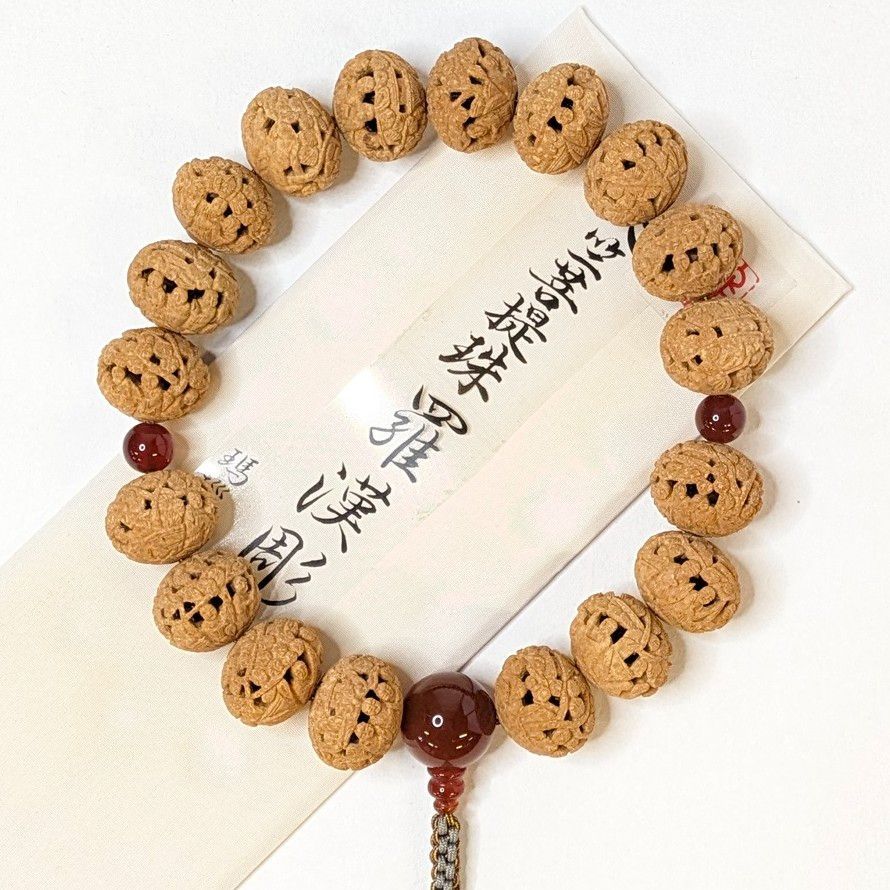 天竺菩提樹羅漢彫瑪瑙入り数珠 正絹房 天竺菩提樹 羅漢彫り 瑪瑙