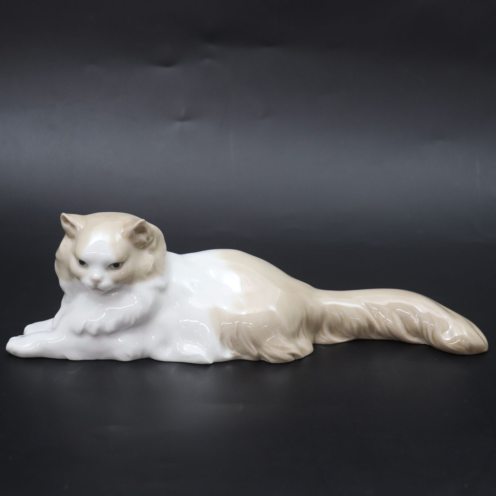 ホワイトとベージュ 猫 リヤドロ NAO アンティーク LLADRO 置物 陶器