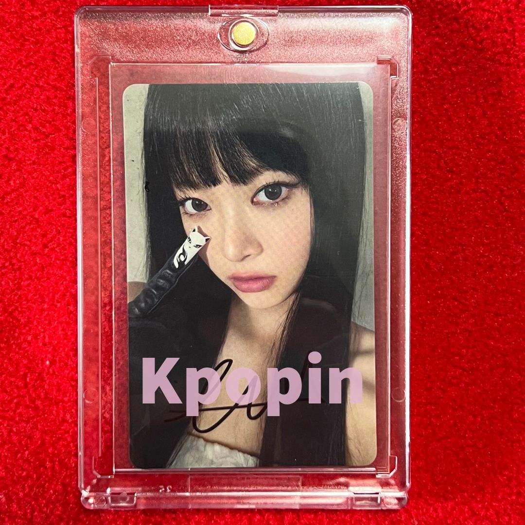 Le Sserafim ウンチェ 直筆サイン入りトレカ ユニバーサルミュージック