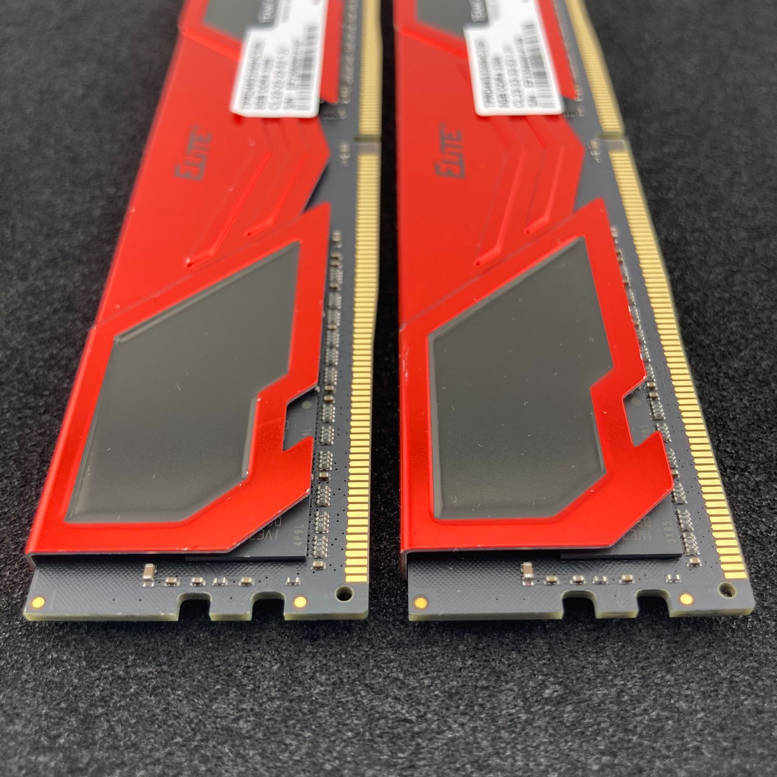 Team メモリ 16GB(8GB ×2） / DDR4-3200 / / TPRD48G3200HC22BK