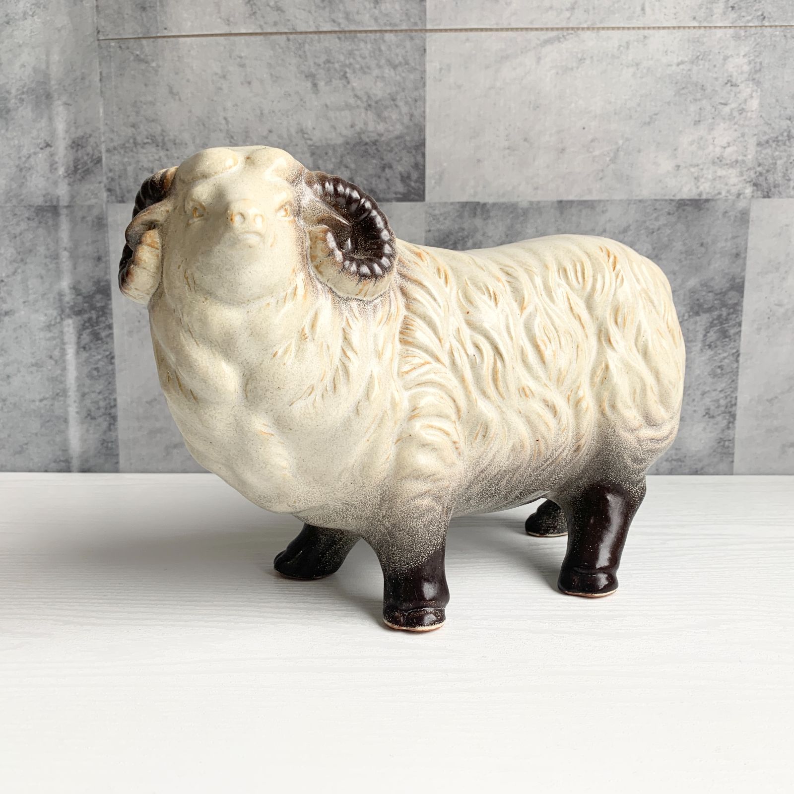 羊 干支置物 ヒツジ ひつじ 十二支 インテリア 焼物 - メルカリ