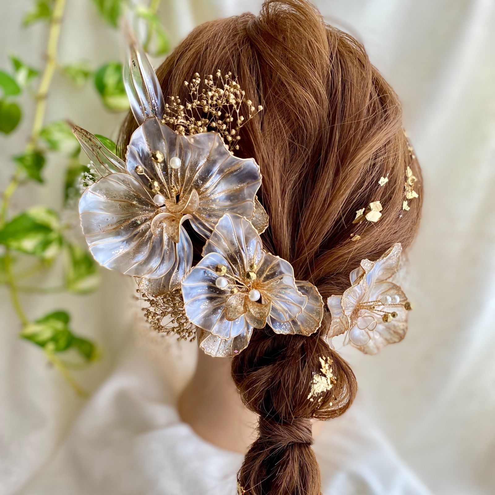 きらめく胡蝶蘭】アメリカンフラワーの髪飾り 金箔付 ゴールド
