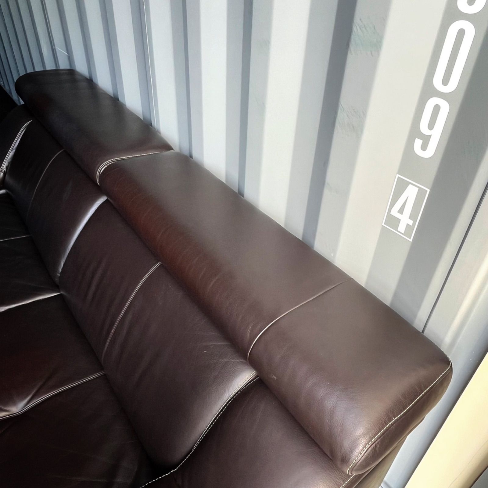 取付無料！カリモク家具 ZU53 本革リダークブラウンソファ・オットマン