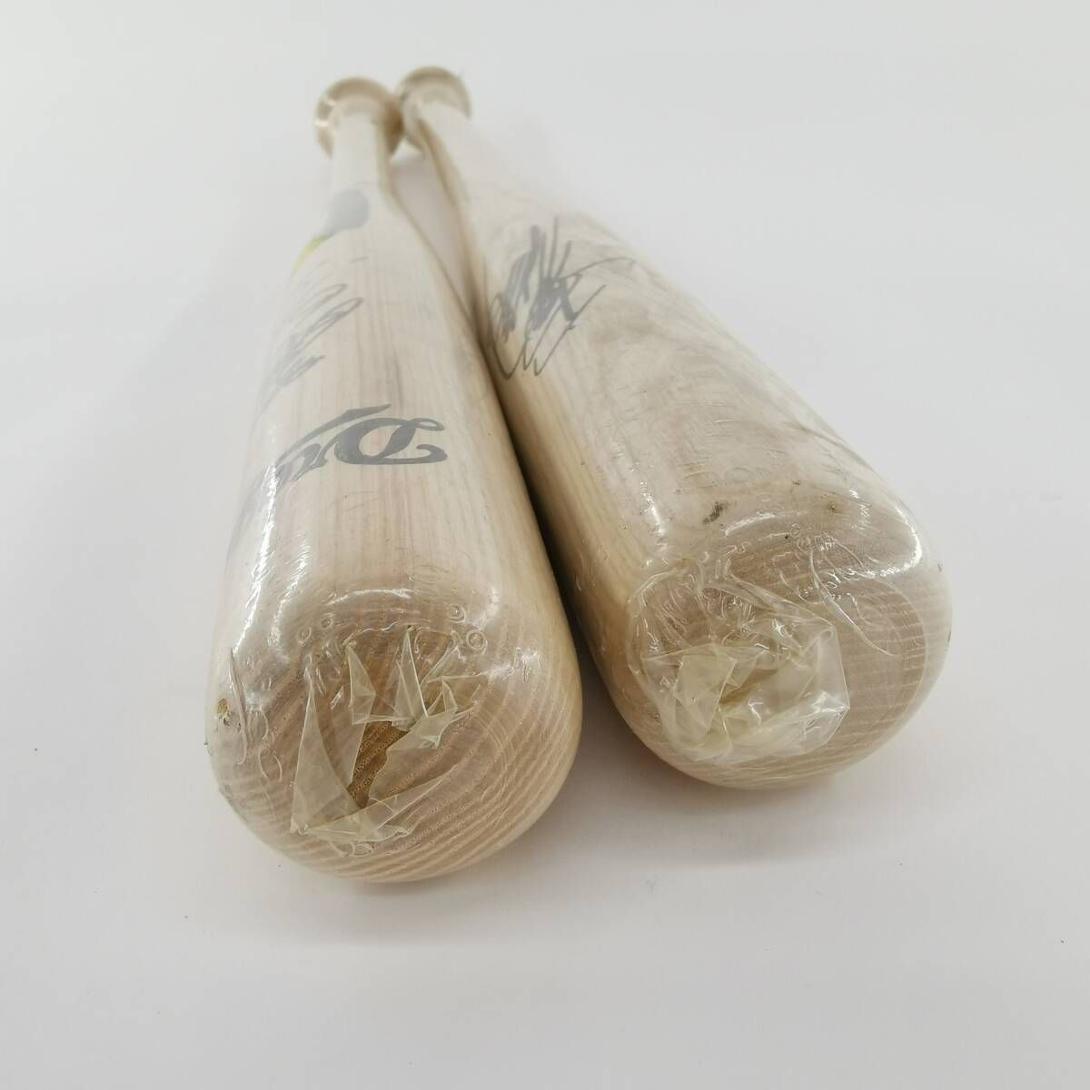 未開封品 中日ドラゴンズ 立浪和義 ミニ サイン バット 2本セット