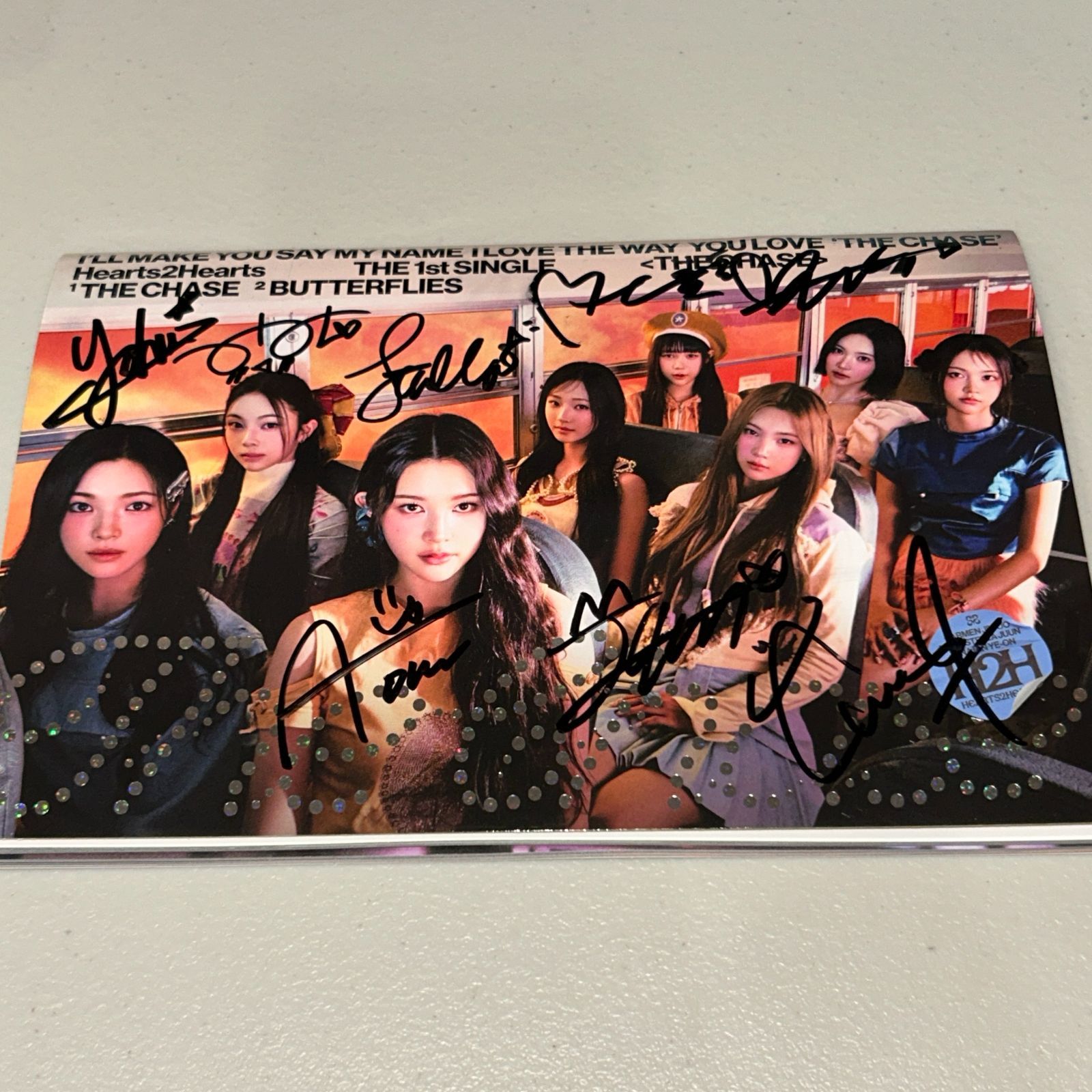 Hearts2Hearts 直筆サイン「The Chase」Photobook ver. - メルカリ