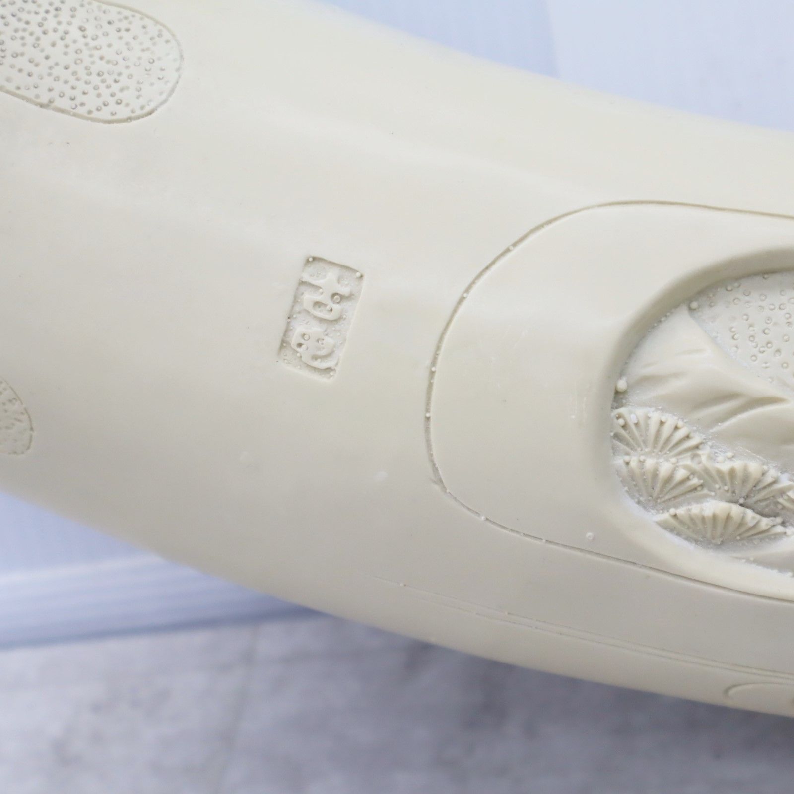 ▽O 骨董 ｜樹脂製 象牙風 オブジェ 飾物｜斎谷 ？斉谷 ｜ 一本彫 細密