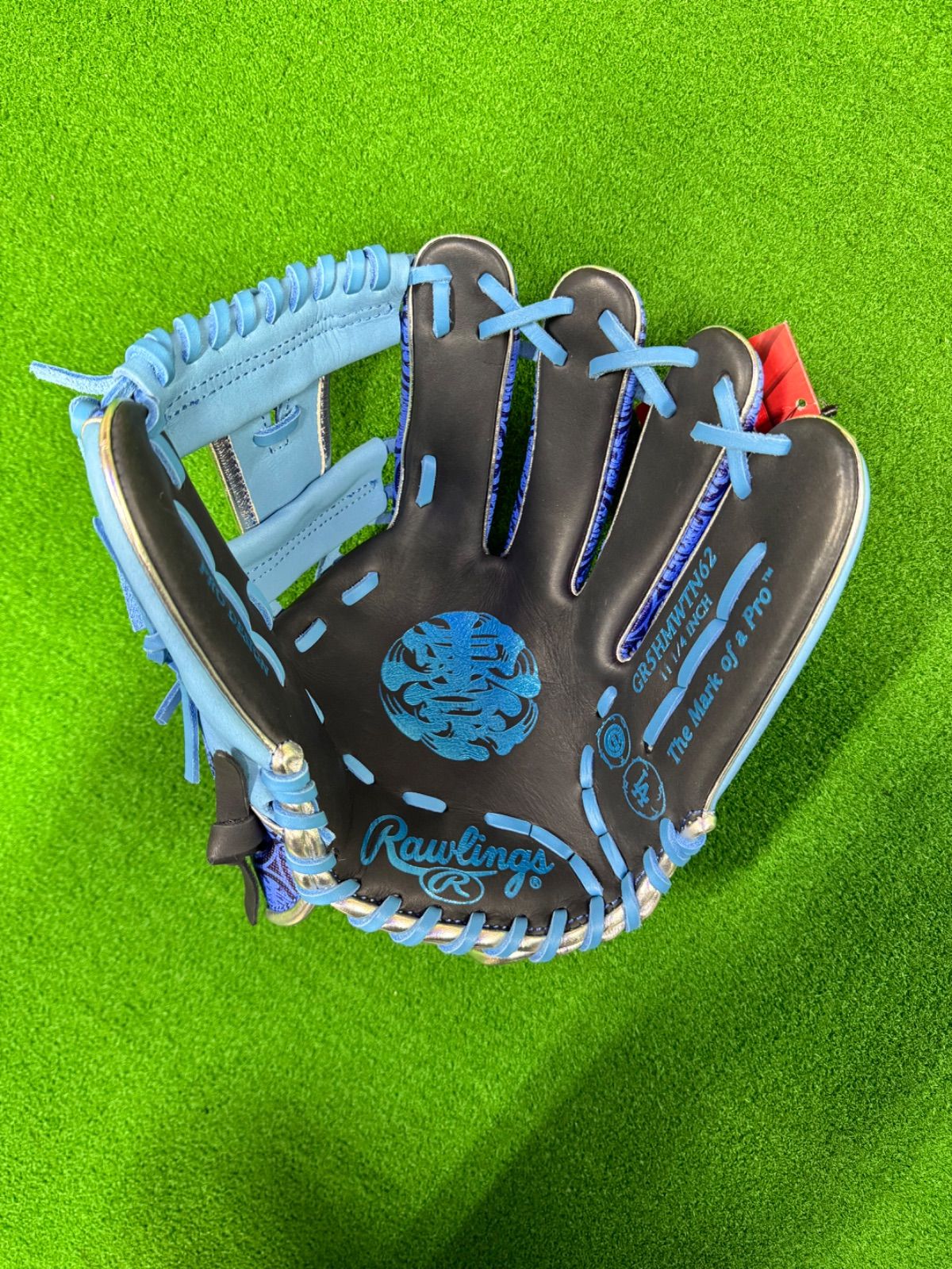 ローリングス 東京シリーズ 限定グラブ TWICE MISAMO モモ始球式使用