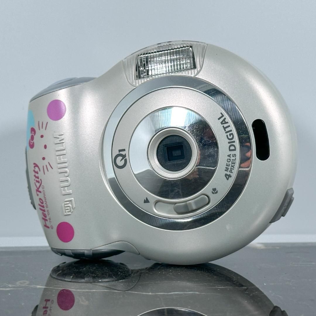 激レア】FUJIFILM ハローキティ Q1 digital 単3電池駆動○ - メルカリ