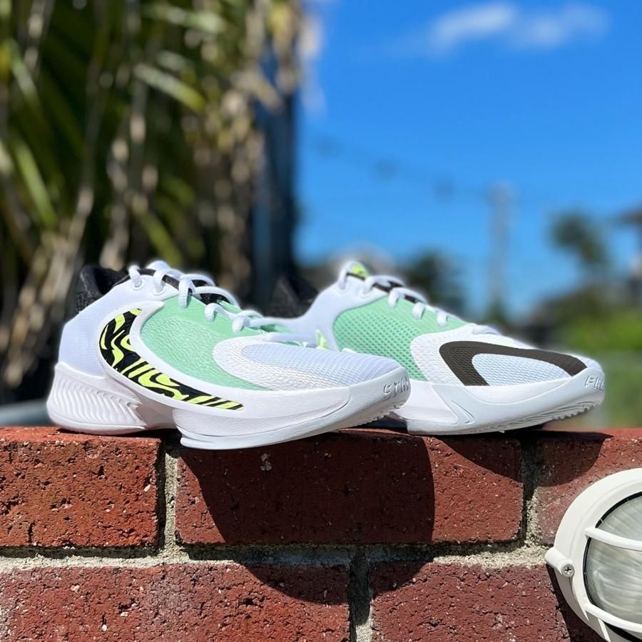 NIKE ZOOM FREAK 4 GS 'BARELY VOLT' ナイキ ズーム フリーク 4 ヤニス