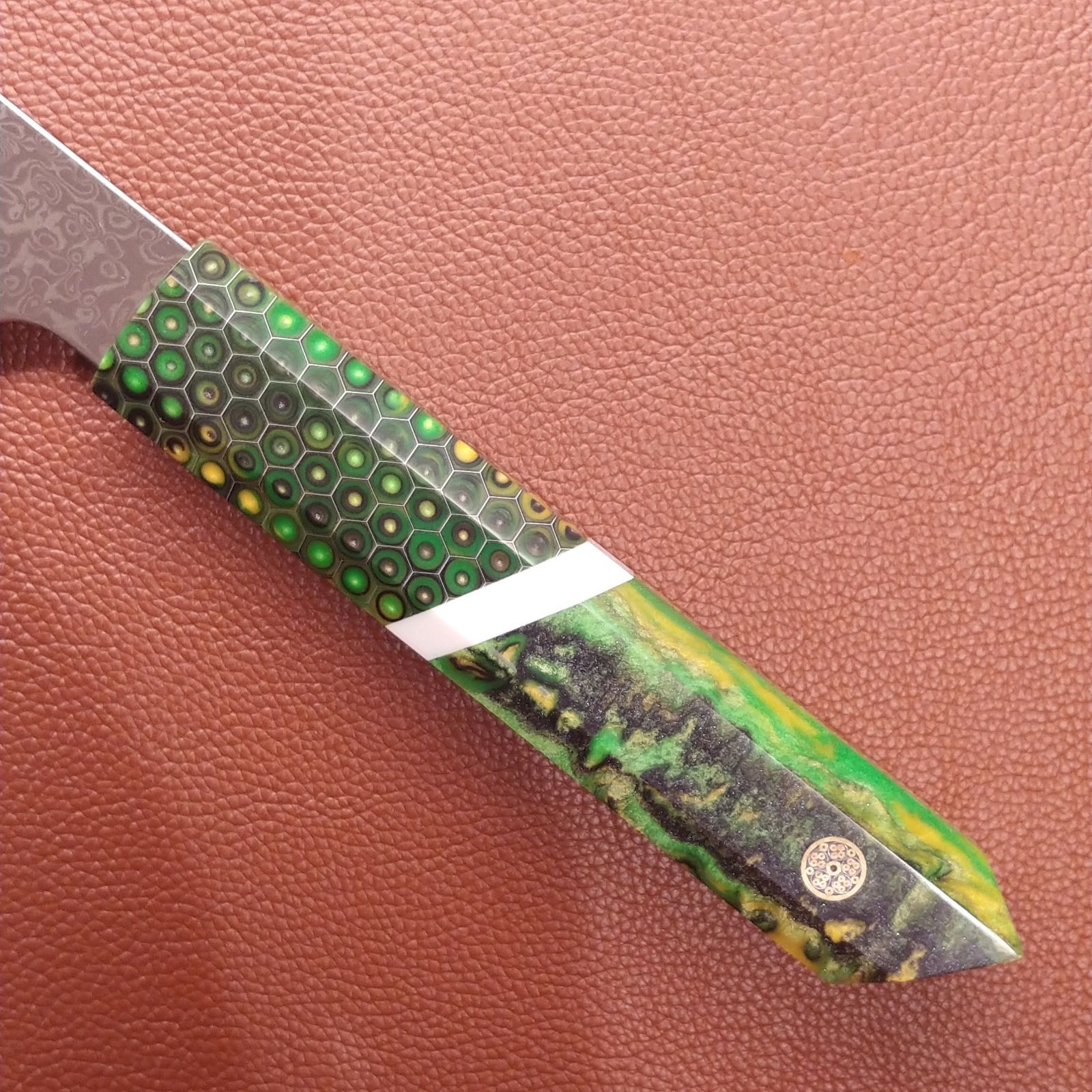 新作》 V金10号 ダマスカス包丁 ハニカム模様 黄緑柄 剣型 牛刀 三徳