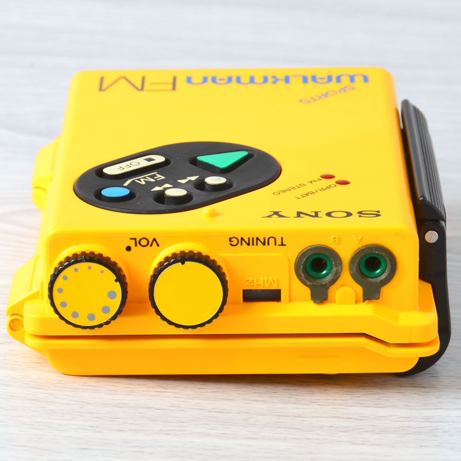 SONY WALKMAN WM-F5 スポーツウォークマン イエロー 整備済 - メルカリ