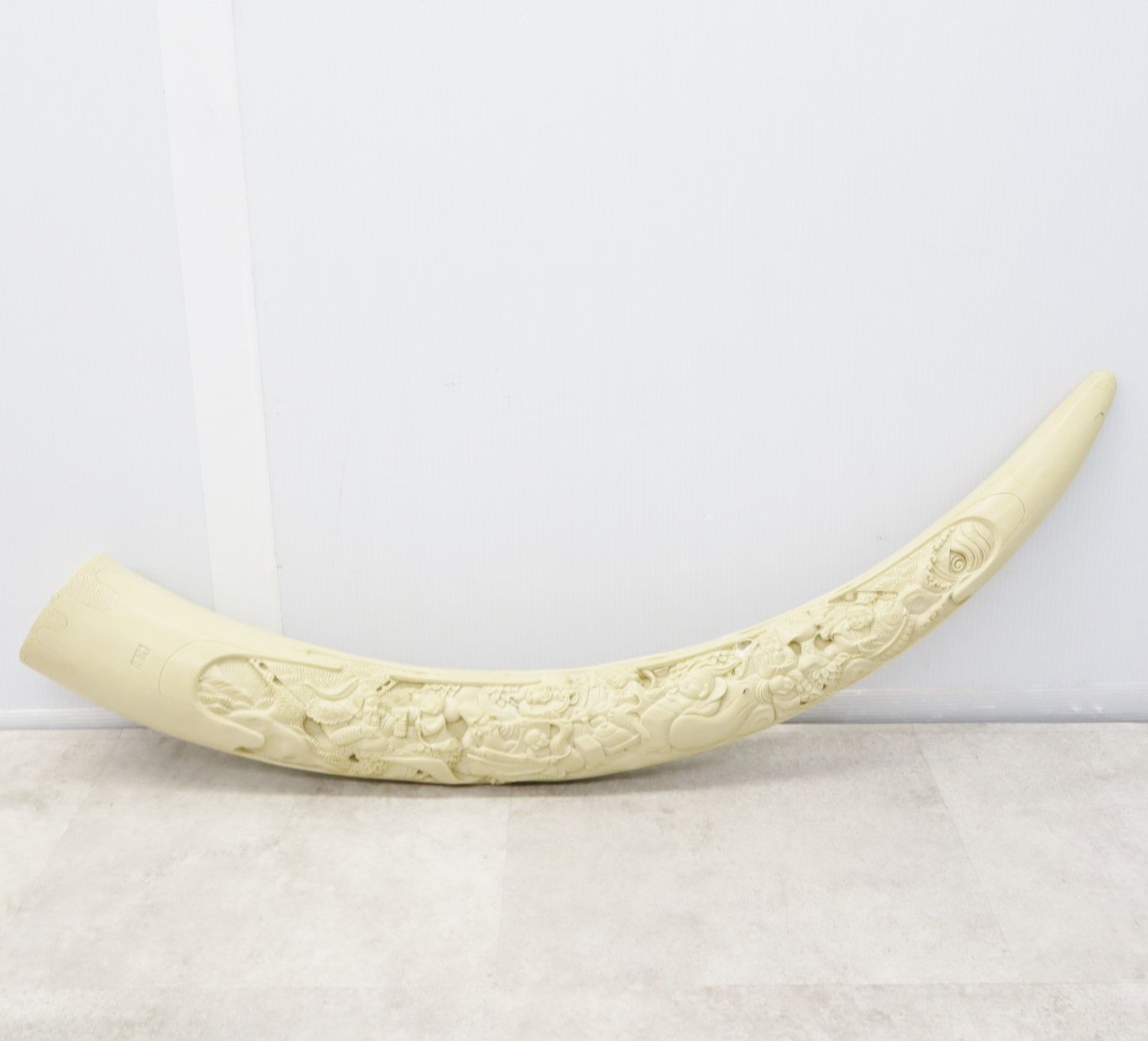 ▽O 骨董 ｜樹脂製 象牙風 オブジェ 飾物｜斎谷 ？斉谷 ｜ 一本彫 細密