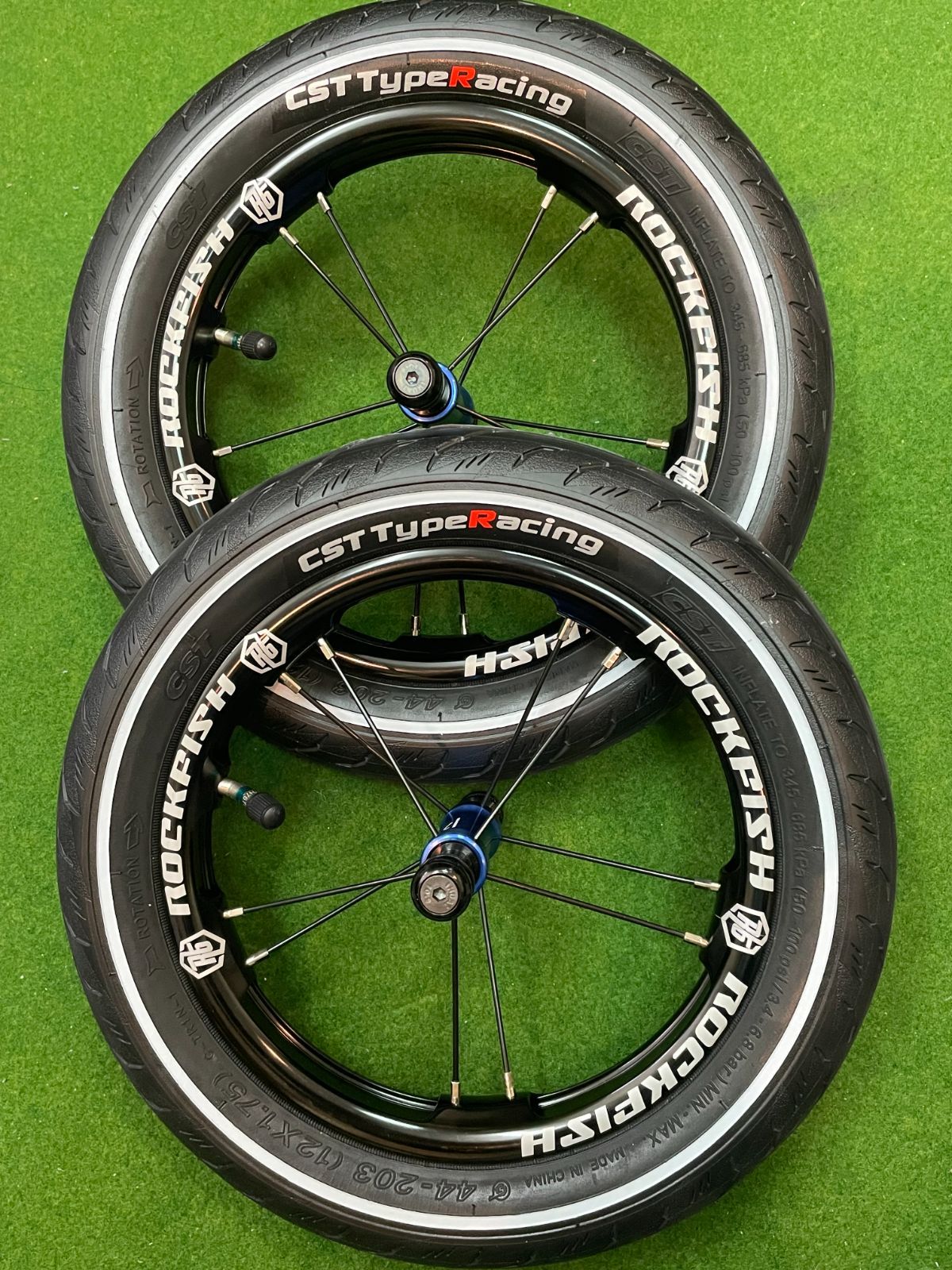 ロックフィッシュホイールR6 新品タイヤセットストライダーランバイク