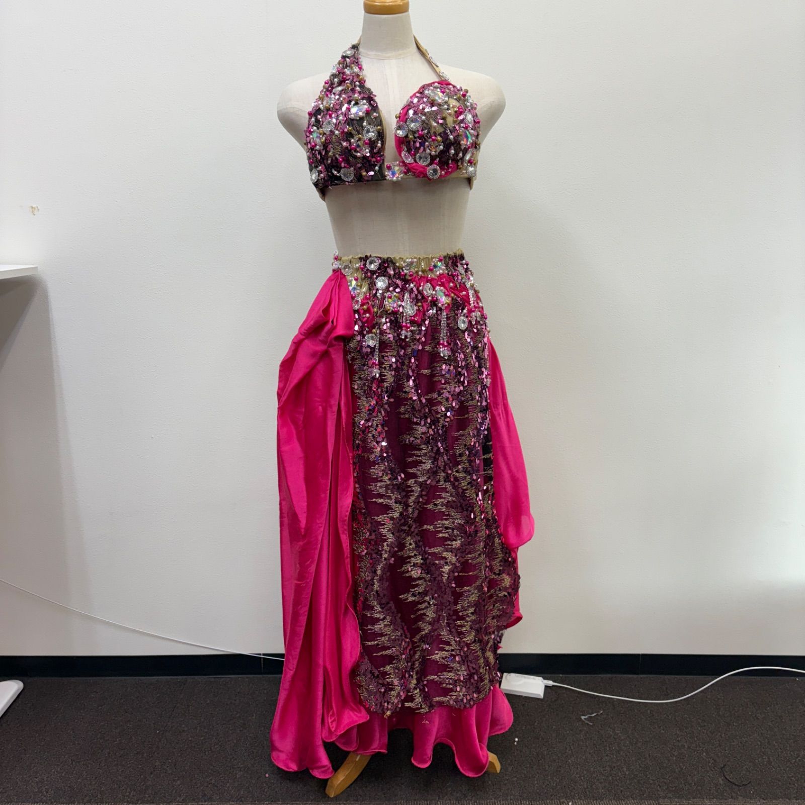 ベリーダンス衣装 セットアップ ピンク ビーズ装飾 【公式通販】