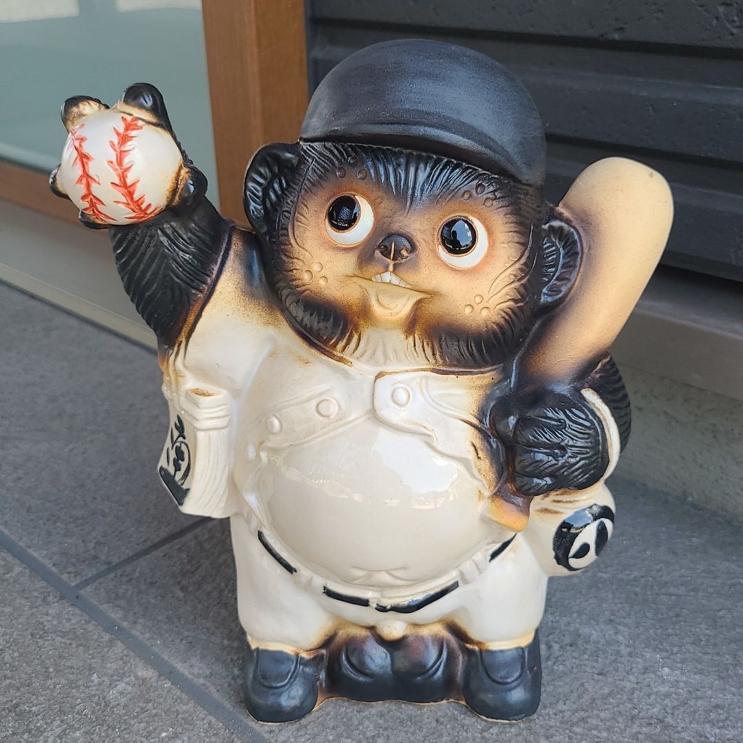 チョー縁起物❗信楽焼野球狸 高さ26cm - メルカリ