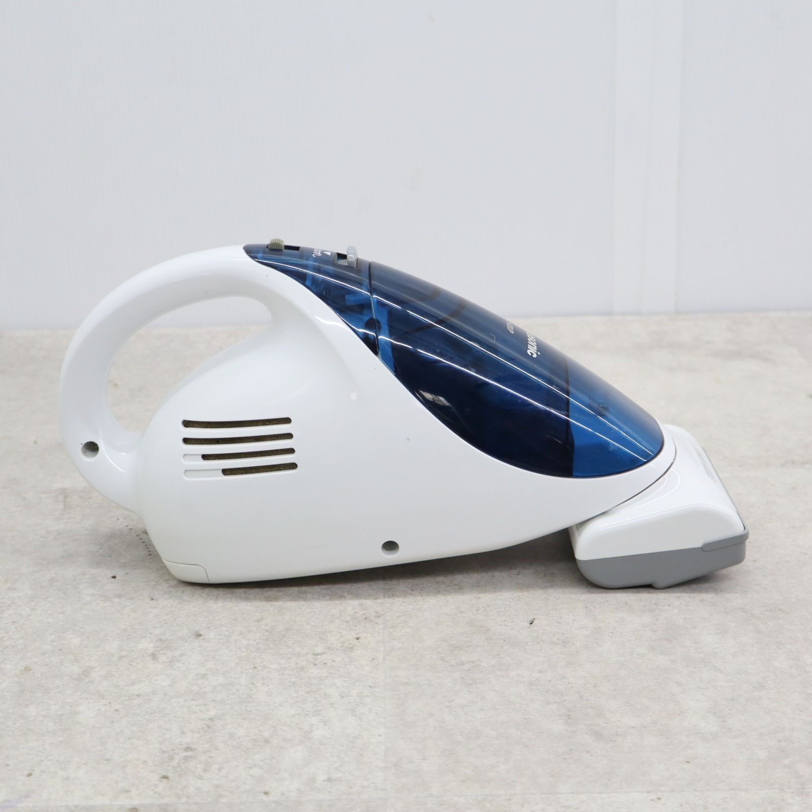 △ ｜充電式 掃除機 2011年製｜Panasonic パナソニック MC-B20JP-A