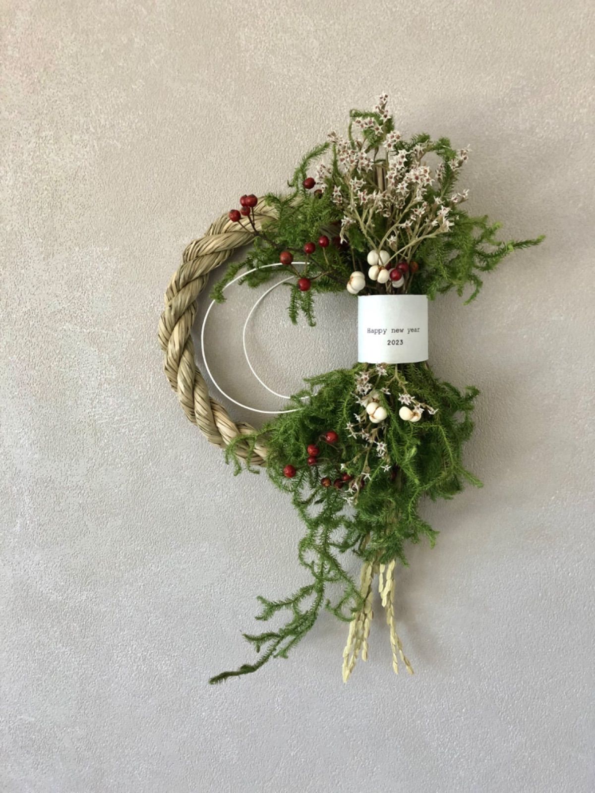 Happy new year 2023 ヒカゲノカズラと紅白のしめ縄飾り - メルカリ