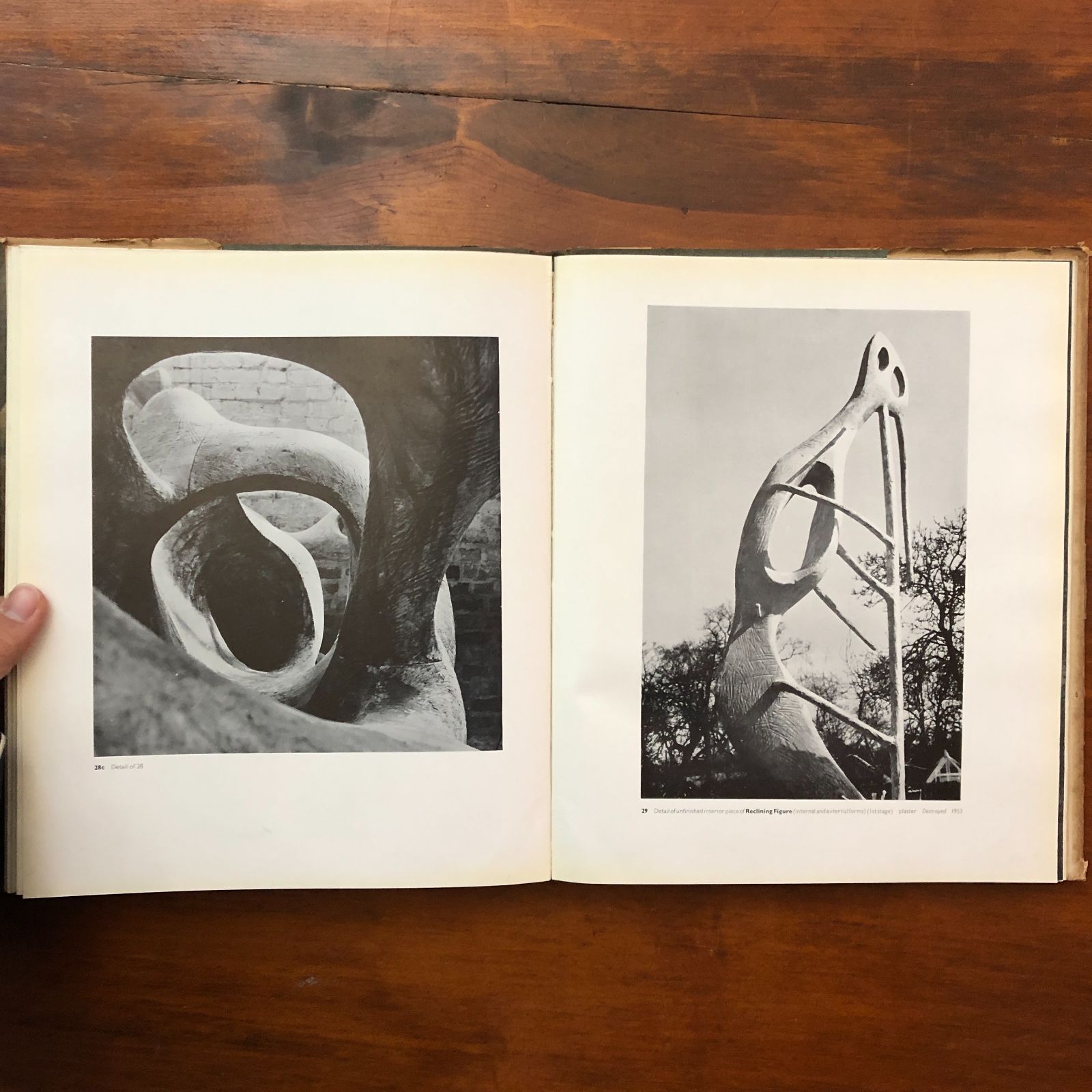 Henry Moore Volume Two: Sculpture and Drawings Sin Herbert Read