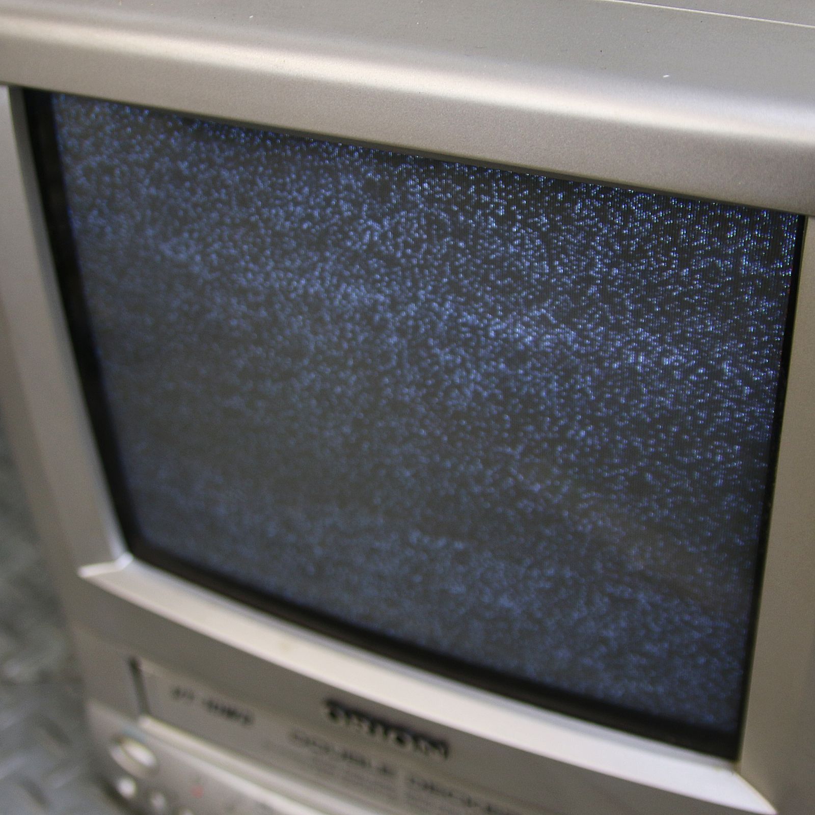 新潟発 オリオン ビデオ付10型カラーテレビ VT-10W2 02年製 100V 50