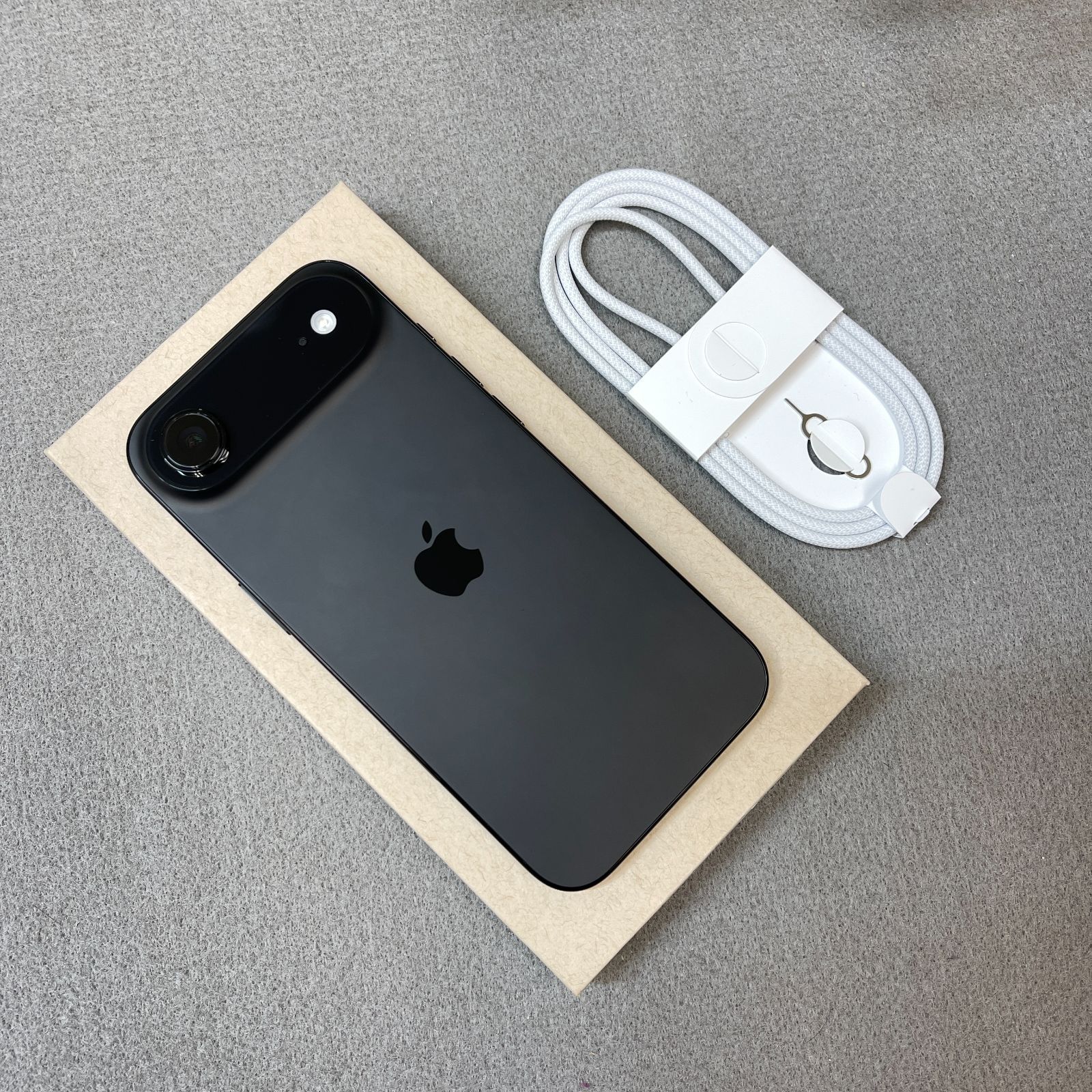 新品同様 iPhone Air 256GB スペースブラック 国内版 SIMフリー送料