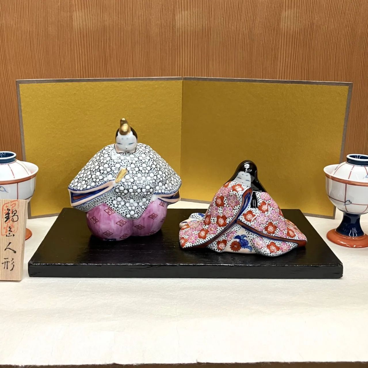 伊万里焼 畑萬陶苑 色絵夫婦雛 花入れ☆ 伊万里焼 畑萬陶苑 色絵夫婦雛