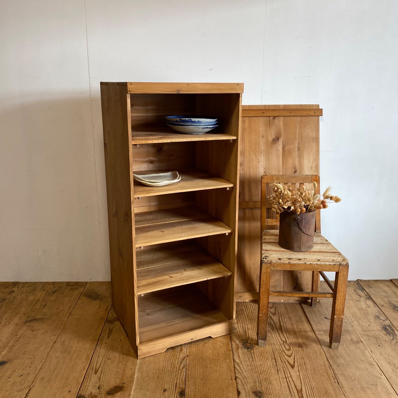 アンティーク 古家具 木製 本棚 食器棚 収納棚 シェルフ 無垢材 y597