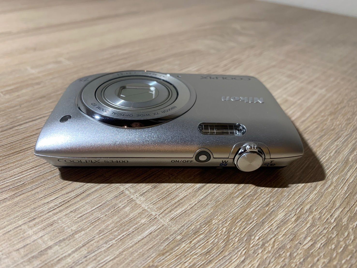 Nikon Coolpix S3400 デジタルカメラ、色はシルバー、状態良好。 Nikon