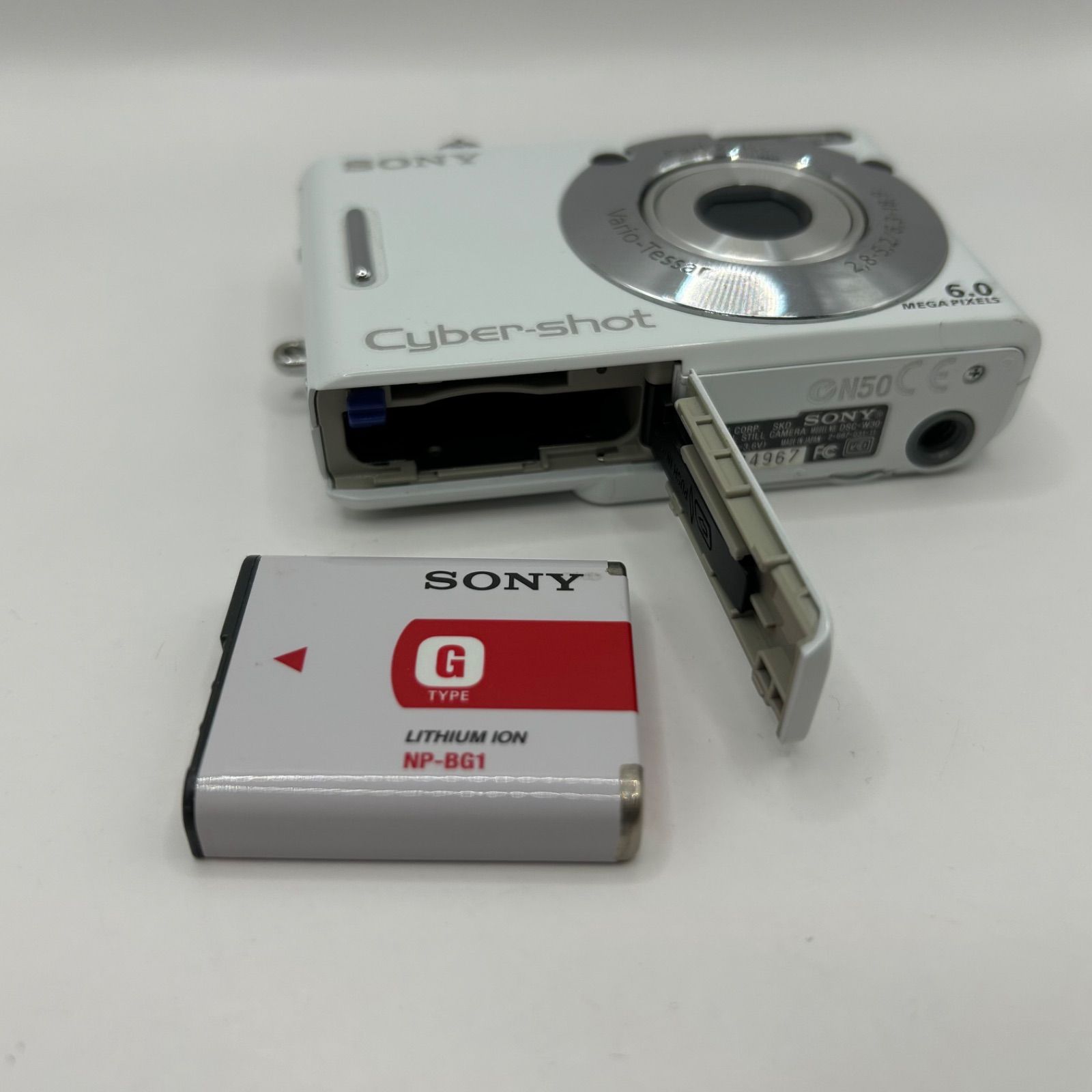 ジャンク品】SONY Cyber-shot DSC-W30 ホワイト コンパクトデジタル