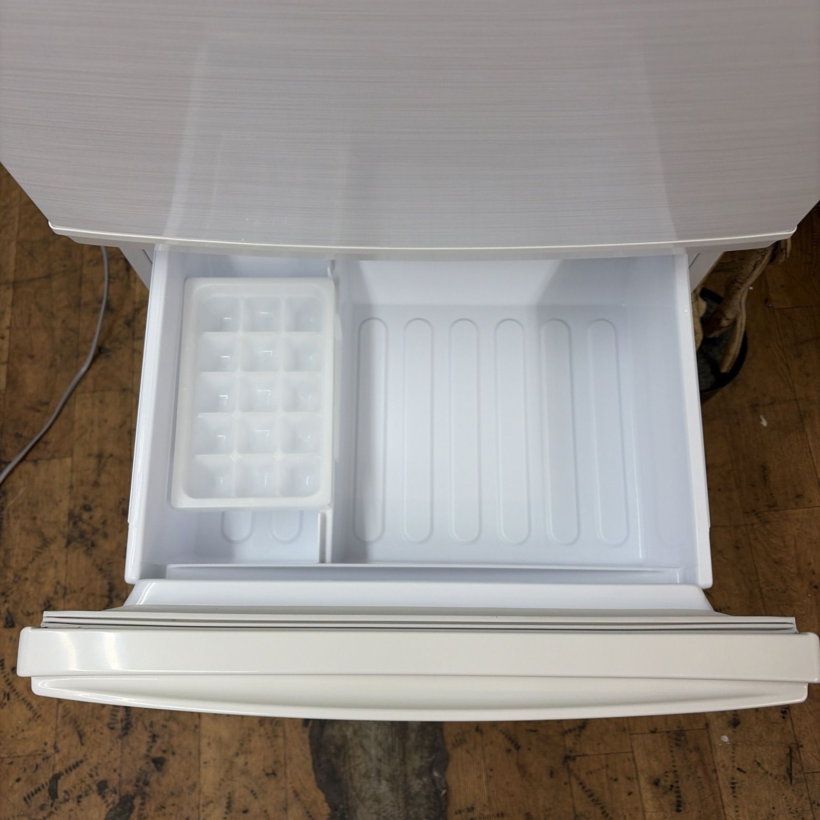 名古屋市近郊配送設置無料 】R533 ☀️ SHARP / シャープ 冷蔵庫 (137L