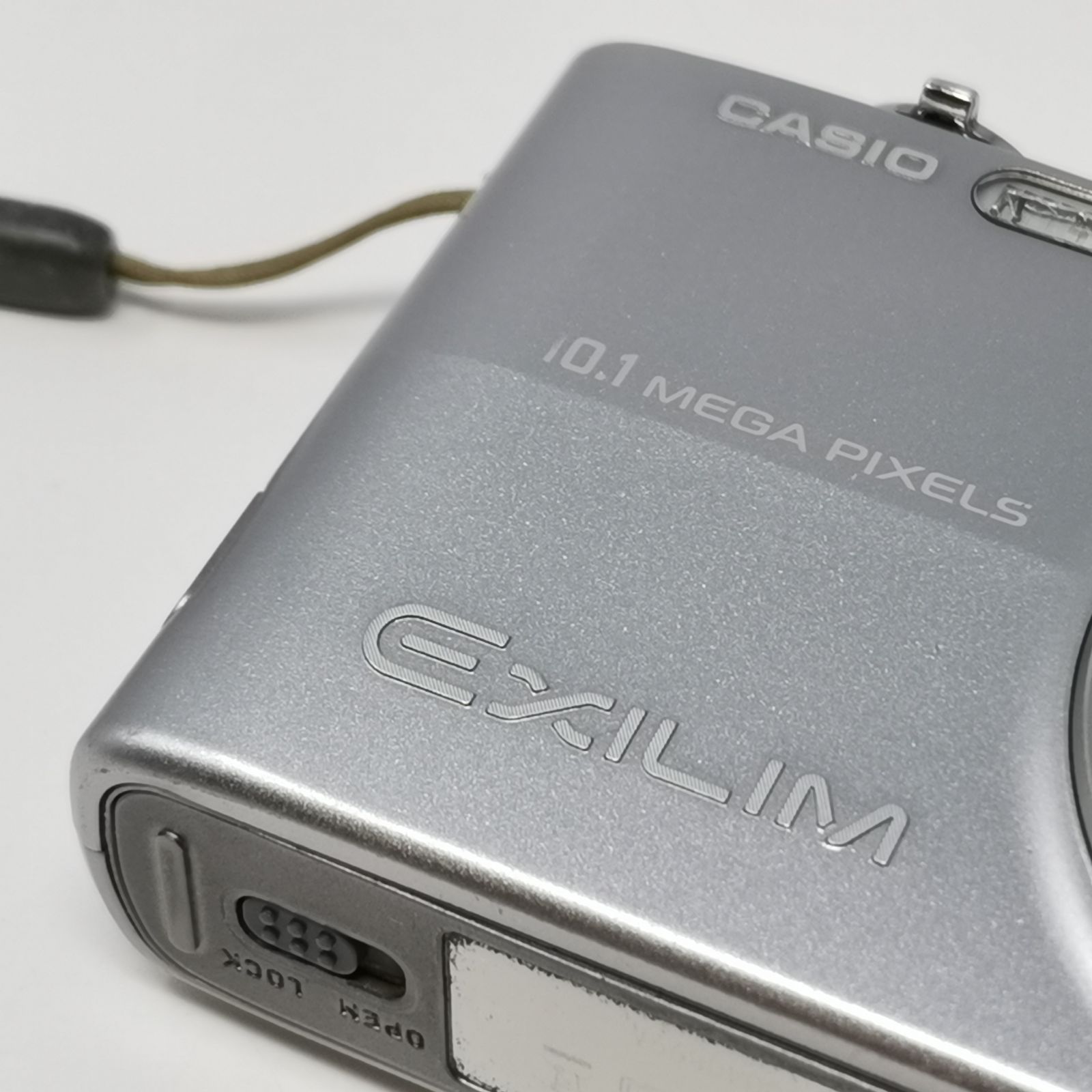 カシオ EXILIM デジカメ EX-Z200 シルバー 動作確認済み 訳あり品