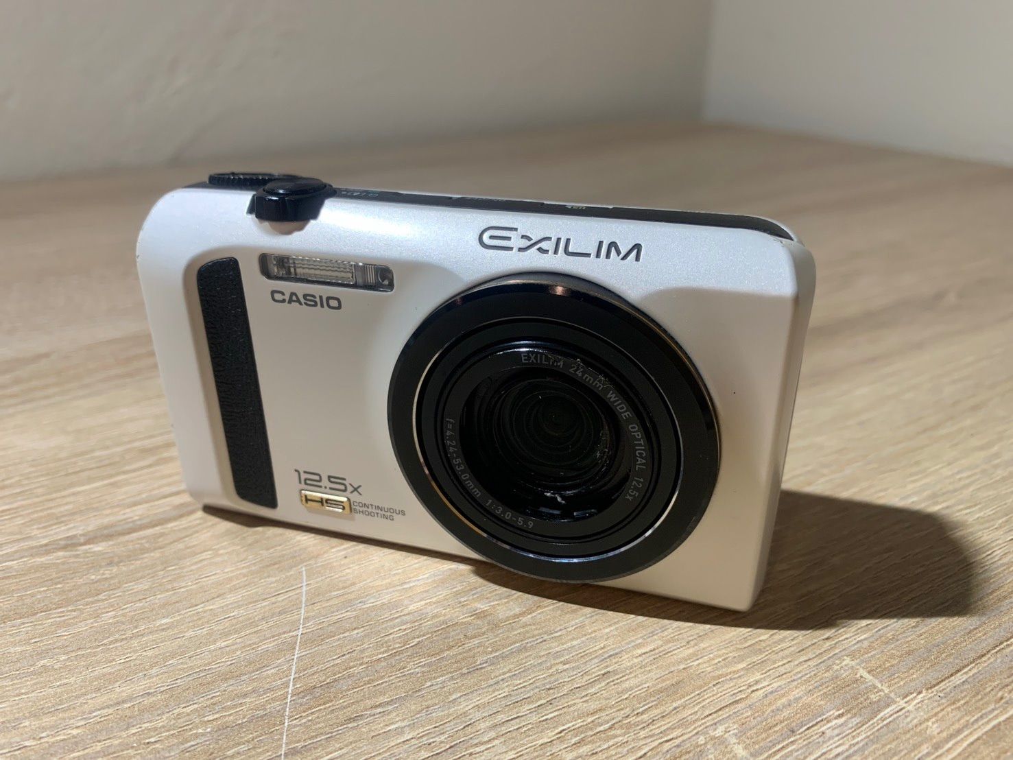 8674 Casio EXILIM EX-ZR100 ホワイト デジカメ ジャンク品 - メルカリ